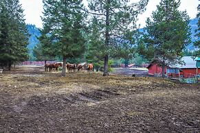 Black Diamond Guest Ranch Studio: Hike & Fish