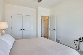 Mtn-view Deck + Game Room: Granby Getaway