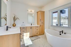 Mtn-view Deck + Game Room: Granby Getaway