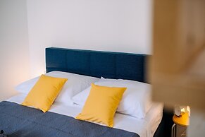 Art Deco City Walls Studios by DuHomes