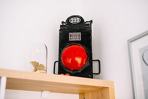 Art Deco City Walls Studios by DuHomes