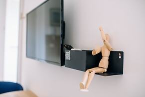 Art Deco City Walls Studios by DuHomes