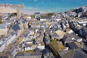 Bos Cres - a Fisherman's Cottage in St Ives Town