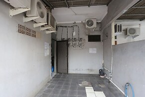 SPOT ON 93515 Pulo Gebang Guest House