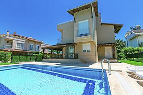 Paradise Town Villa Legend