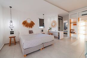 Oliving Mykonos Luxury Suites