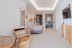 Oliving Mykonos Luxury Suites