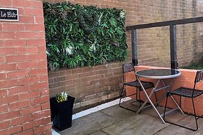 Le Hub - 1BR Apartment - Sleeps 2 - Wifi