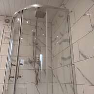 Le Hub - 1BR Apartment - Sleeps 2 - Wifi