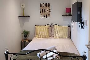 Le Hub - 1BR Apartment - Sleeps 2 - Wifi