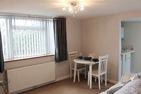 Perrys Impeccable 1-bed Apartment in Poole