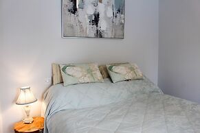 Perrys Impeccable 1-bed Apartment in Poole