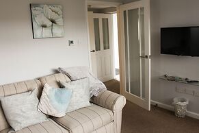 Perrys Impeccable 1-bed Apartment in Poole