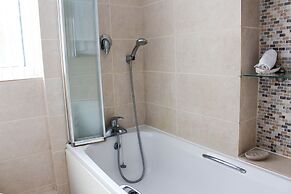 Perrys Impeccable 1-bed Apartment in Poole