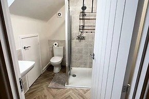 3-bed House, Sleeps 5, Free Parking