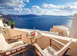 Luxury Cave and Oia Greece