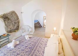 Luxury Cave and Oia Greece
