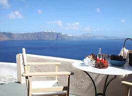 Luxury Cave and Oia Greece