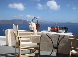 Luxury Cave and Oia Greece