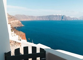 Luxury Cave and Oia Greece