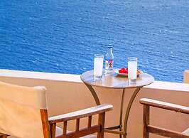 Luxury Cave and Oia Greece