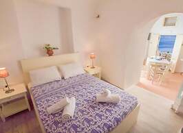 Luxury Cave and Oia Greece