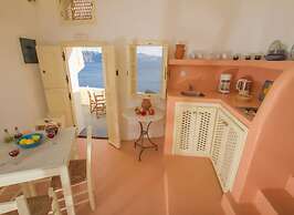 Luxury Cave and Oia Greece