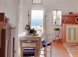 Luxury Cave and Oia Greece