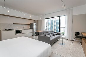 Studios Tower by Viva - Prédio com piscina e estacionamento no centro 