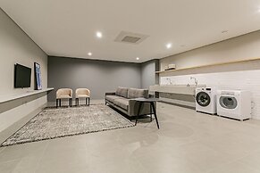 Studios Tower by Viva - Prédio com piscina e estacionamento no centro 
