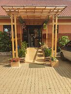 Royal Embassy Motel