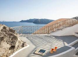 Great cave and Oia Greece