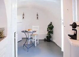 Great cave and Oia Greece