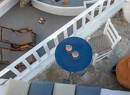 Great cave and Oia Greece