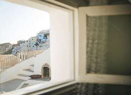 Great cave and Oia Greece