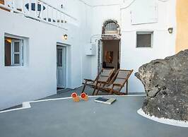 Great cave and Oia Greece