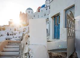 Great cave and Oia Greece