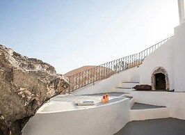 Great cave and Oia Greece
