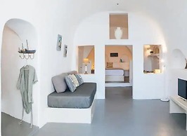 Great cave and Oia Greece