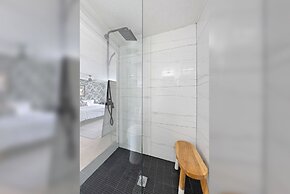 Las Olas Guest House