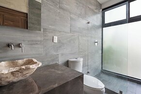 Twelve O’Clock Luxury Villas