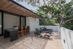 Twelve O’Clock Luxury Villas