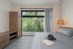 Twelve O’Clock Luxury Villas