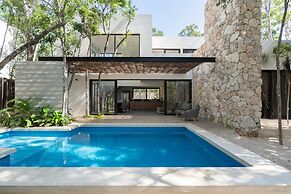 Twelve O’Clock Luxury Villas