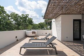 Twelve O’Clock Luxury Villas