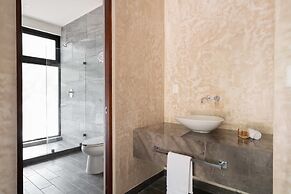 Twelve O’Clock Luxury Villas