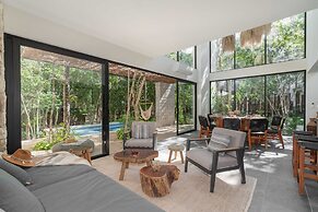 Twelve O’Clock Luxury Villas