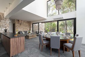 Twelve O’Clock Luxury Villas