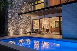 Twelve O’Clock Luxury Villas