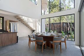 Twelve O’Clock Luxury Villas